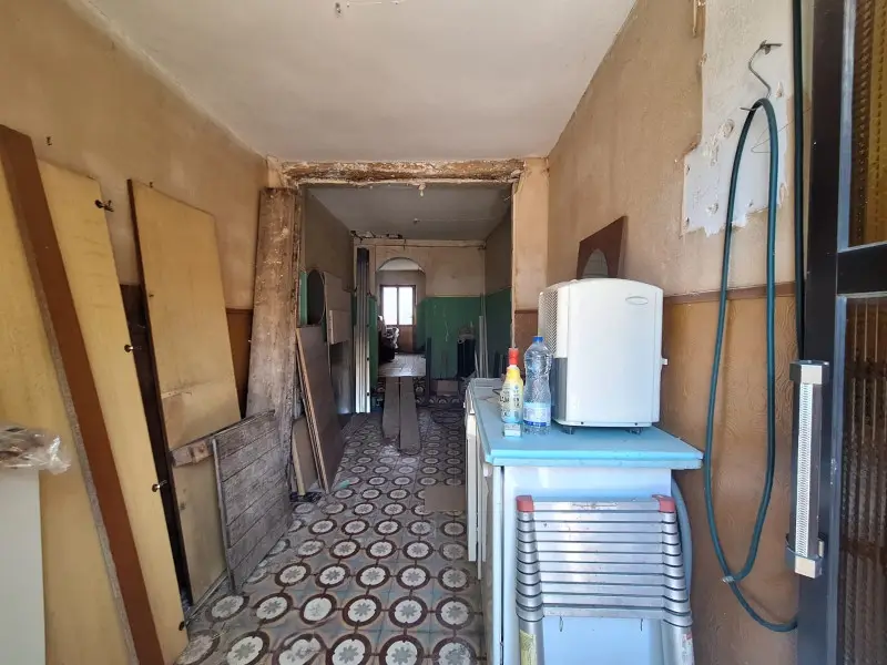 Casa familiar en Sahagún para reformar con patio