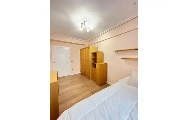 Apartamento 5 Dormitorios Antequera Estudiantes Trabajadores