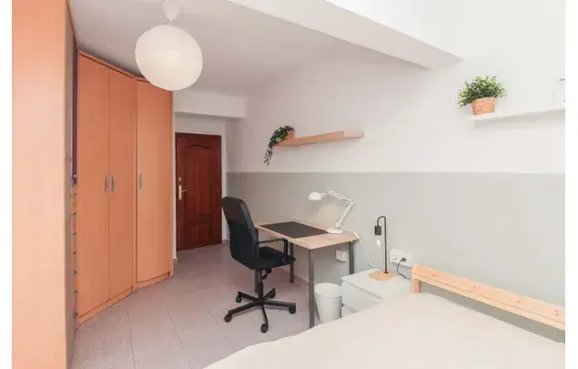Habitaci
ón 126m
² Reus Estancia M
ínimo 1 Mes