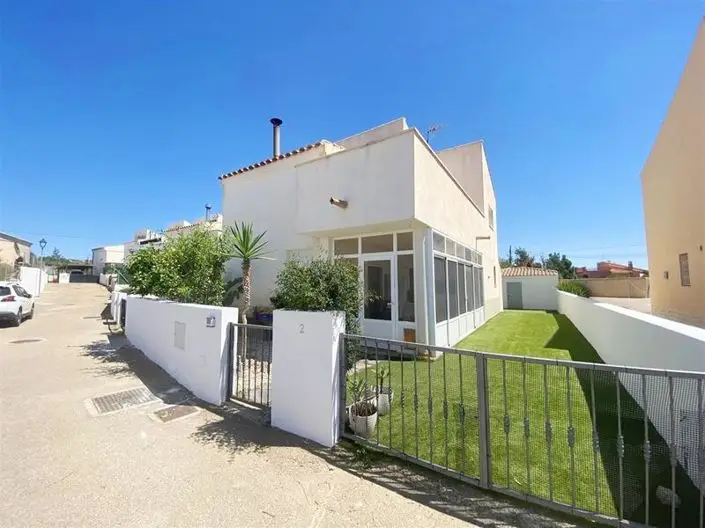 Villa en Venta Urcal 3 Dormitorios Jardin Privado