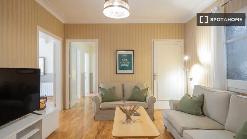 Apartamento 6 dormitorios 2 baños Barcelona