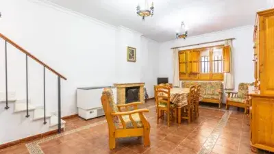 Finca Rústica en Sanlúcar la Mayor con Piscina y 5 Dormitorios