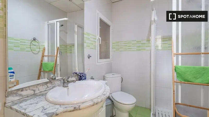 Apartamento 8 dormitorios 2 baños Granada Spotahome