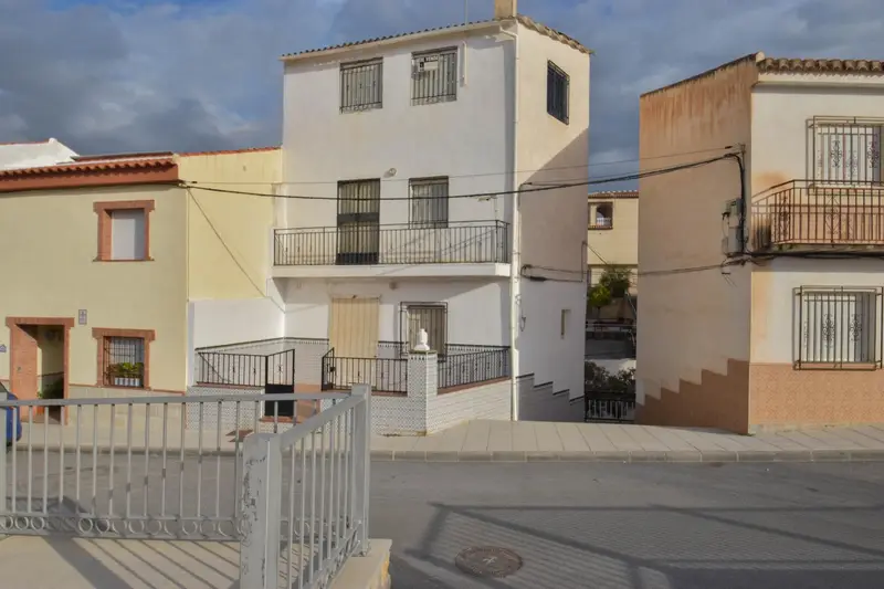 Venta Casa con Terraza en Escúzar - Alta Rentabilidad