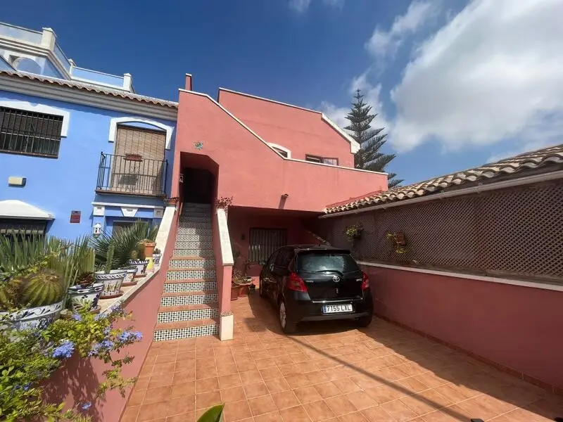 Casa en Esquina con 2 Dormitorios en Roda Murcia