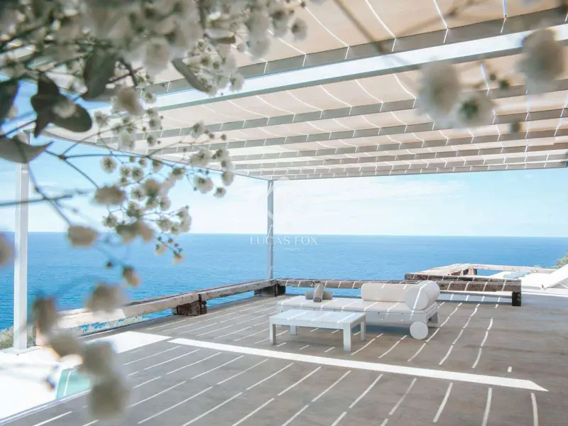 Chalet de Lujo en Ibiza con Vistas al Mar y 7 Dormitorios