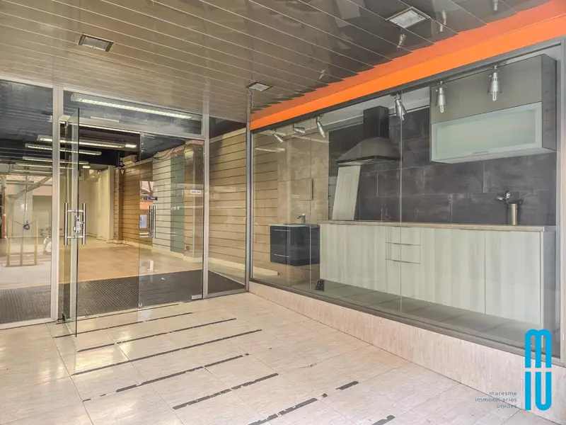 Venta Local Comercial en Badalona 155m2