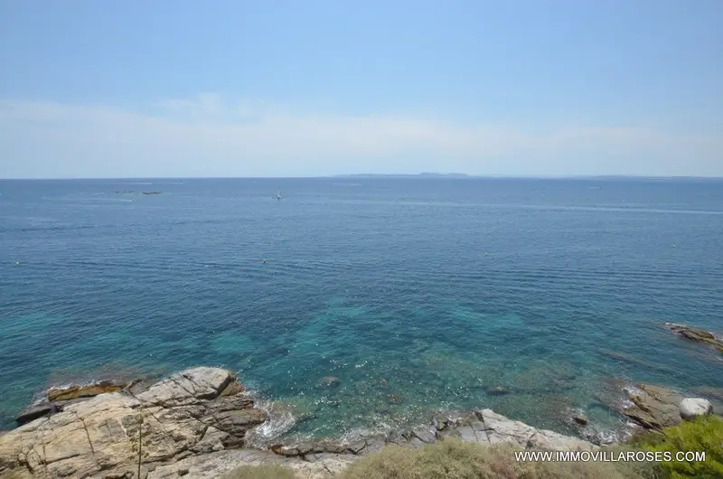 Apartamento en Roses con Vistas al Mar