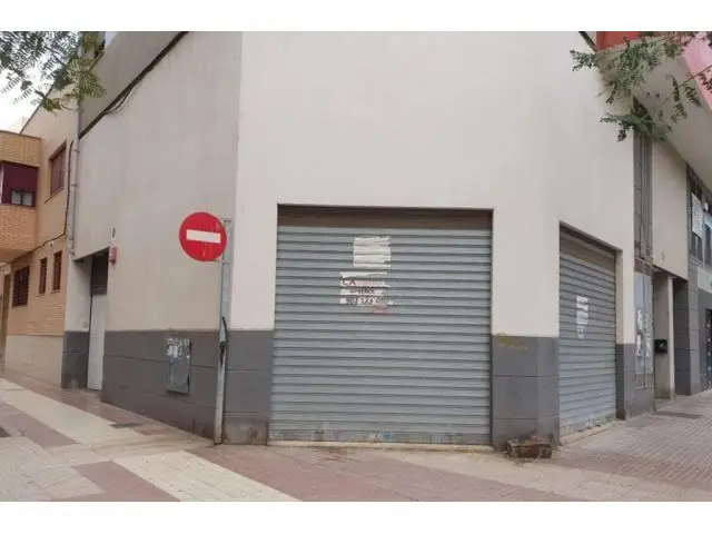 Local Comercial con 3 Plazas de Aparcamiento en Castellón