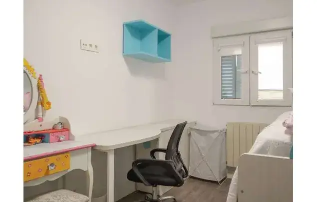 Habitacion amueblada en piso compartido Madrid Valdezarza para mujeres