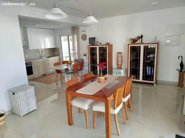 Chalet Reformado en Ribarroja del Turia con Piscina y Apartamento