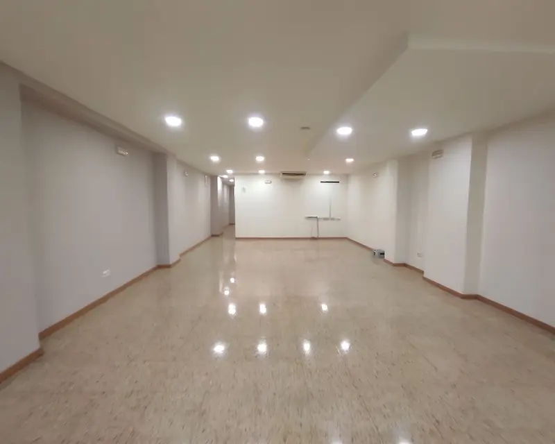 Local en venta en Consell de Cent Barcelona 174m2