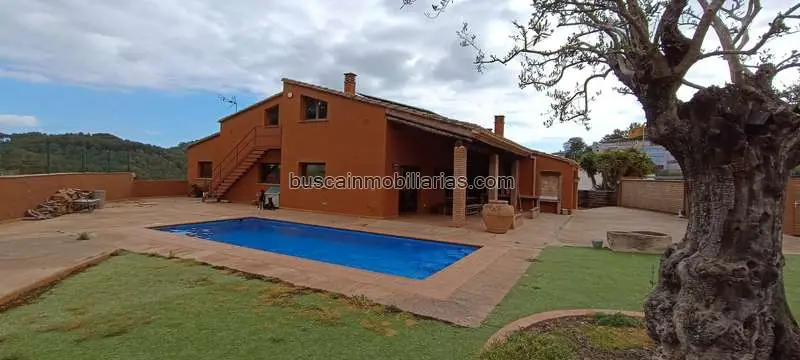 Casa en venta en Begur con gran garaje y apartamento