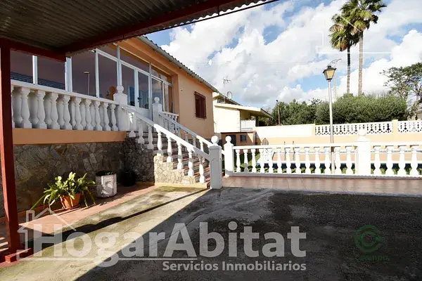Chalet con Piscina Privada en Castellon