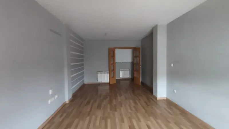 Piso en Roda con 2 Baños, Ascensor y Garaje