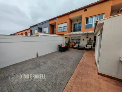 Casa Chalet en Vall d Uxo con Patio Barbacoa y Buhardilla