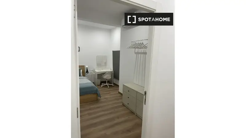 Habitacion en piso compartido El Raval Barcelona