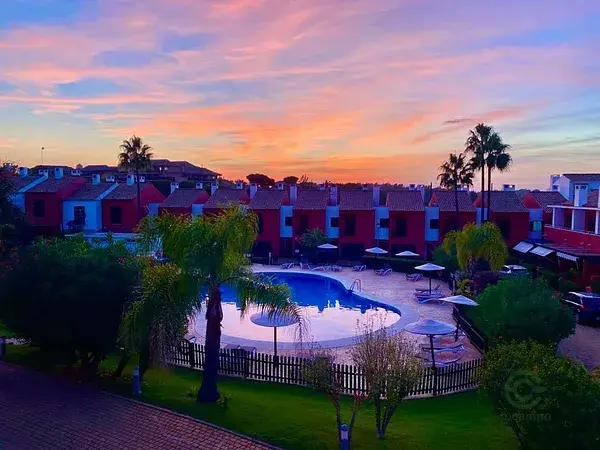 Casa en Venta en Huelva Lepe con Piscina y Pistas de Padel