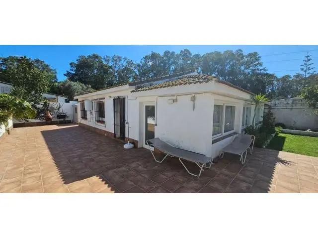 Villa en Guadacorte Los Barrios con Piscina y Jardin