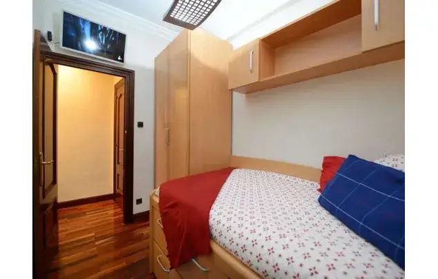 Rent a room of 90 m² in Bilbao