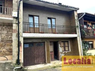 Chalet con terreno para reformar en Oru

