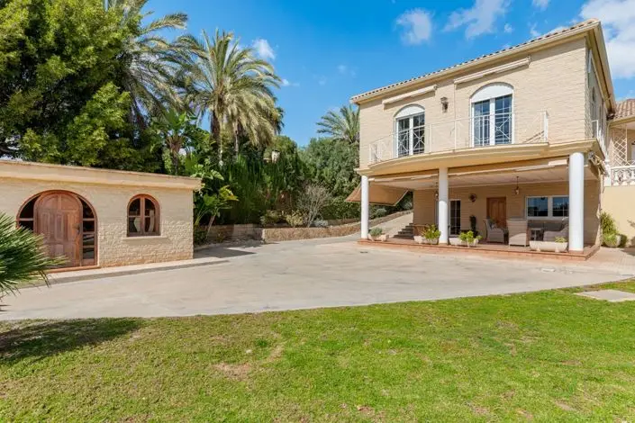 Villa de Lujo en Venta 4 Dormitorios Elche
