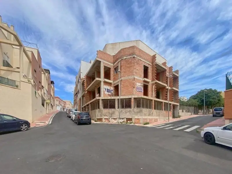 Edificio en Venta Almería para Constructores 10 Apartamentos 8 Garajes