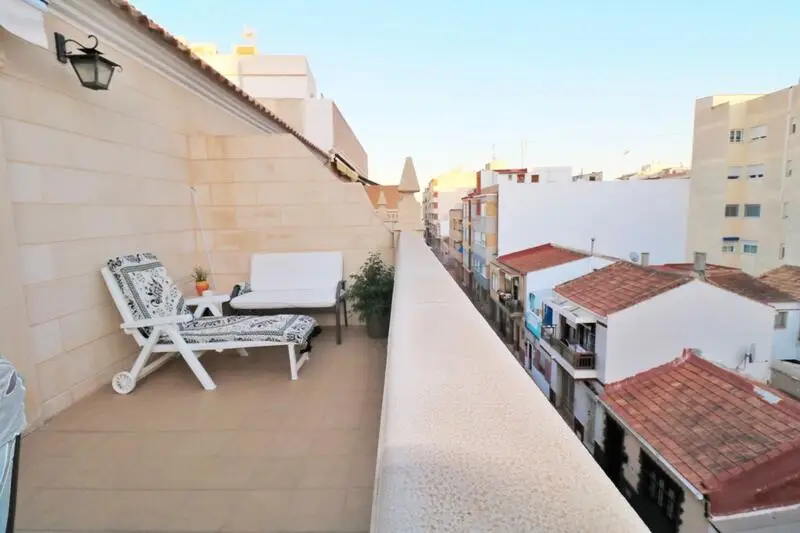 Atico Seminuevo en Torrevieja Centro 111m2 2 Dormitorios