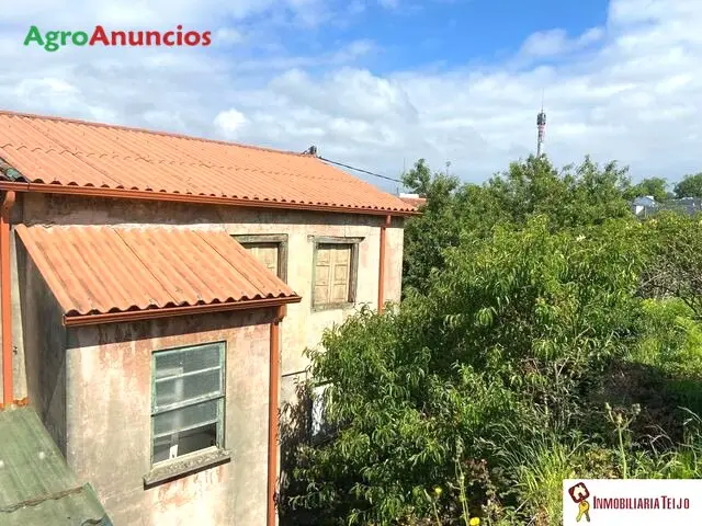 Venta  de Casa de piedra con patio y finca en A Coruña