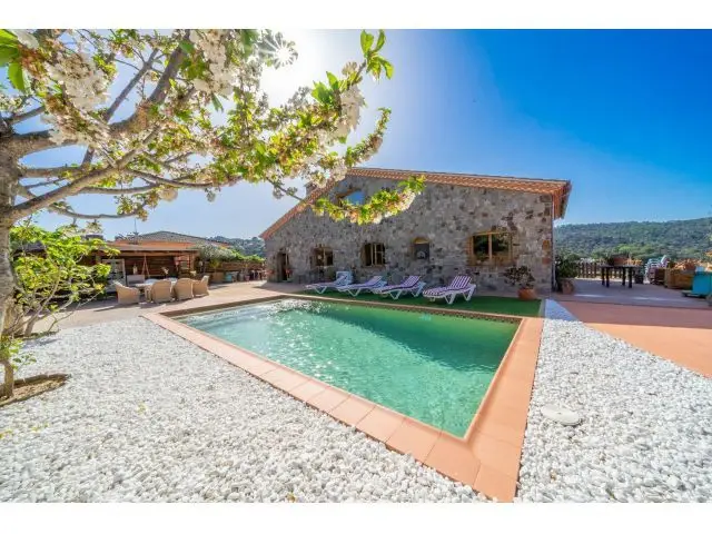 Villa de Lujo en Argentona para Familias y Grupos