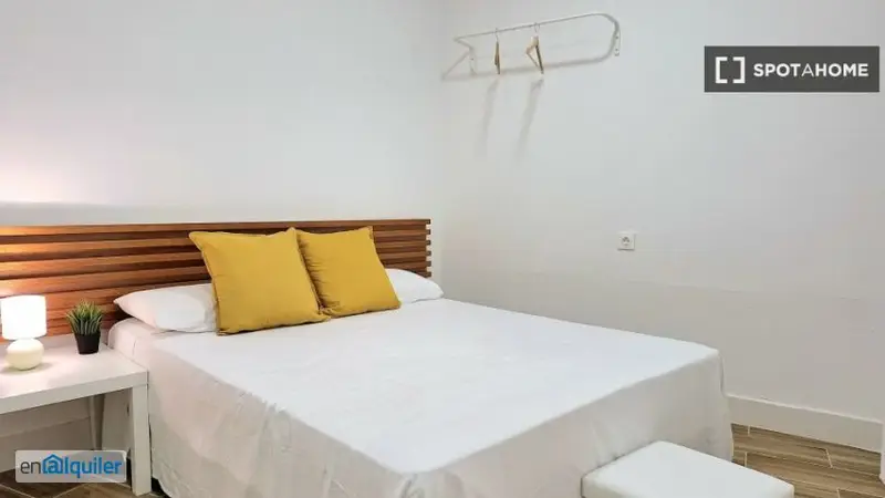 Habitaciones en piso compartido en L Hospitalet de Llobregat