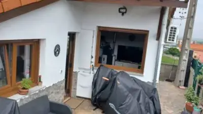 Chalet en Venta Igollo: Casa Reformada con Vistas