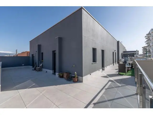 Atico Exclusivo con Terraza 97m2 y Vistas Sierra Nevada