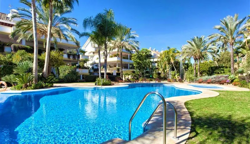 Apartamento en Marbella 3 Dormitorios 3 Ba	nos Planta Baja Lujo