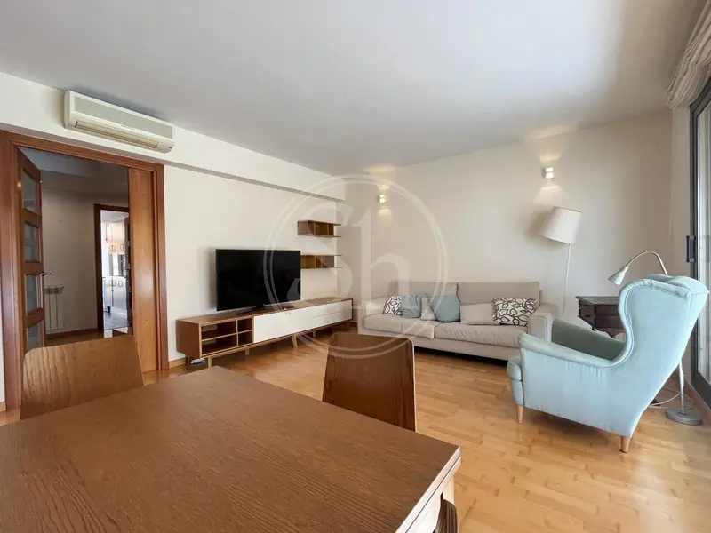 Atico Duplex en Badalona con Terraza y Piscina