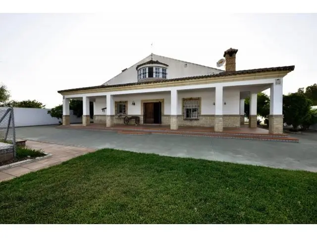 Chalet Independiente con Piscina 763m2 Parcela 3000m2
