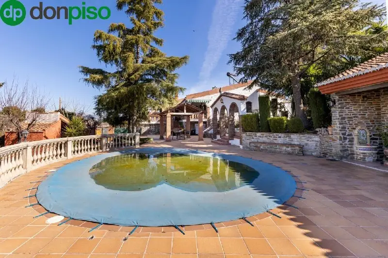 Chalet con 2 Casas en Colinas Bermejas Monachil