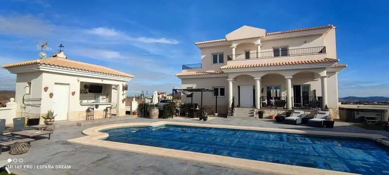 Villa en Venta Pinoso 4 Dormitorios Piscina Privada